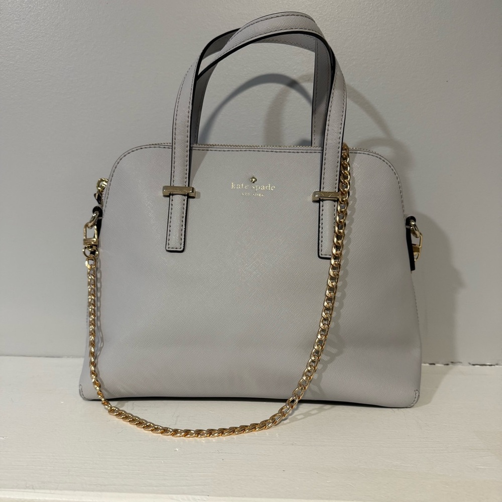 ✨Kate Spade New York Saffiano Leather
Satchel BNWT Light Gray ✨